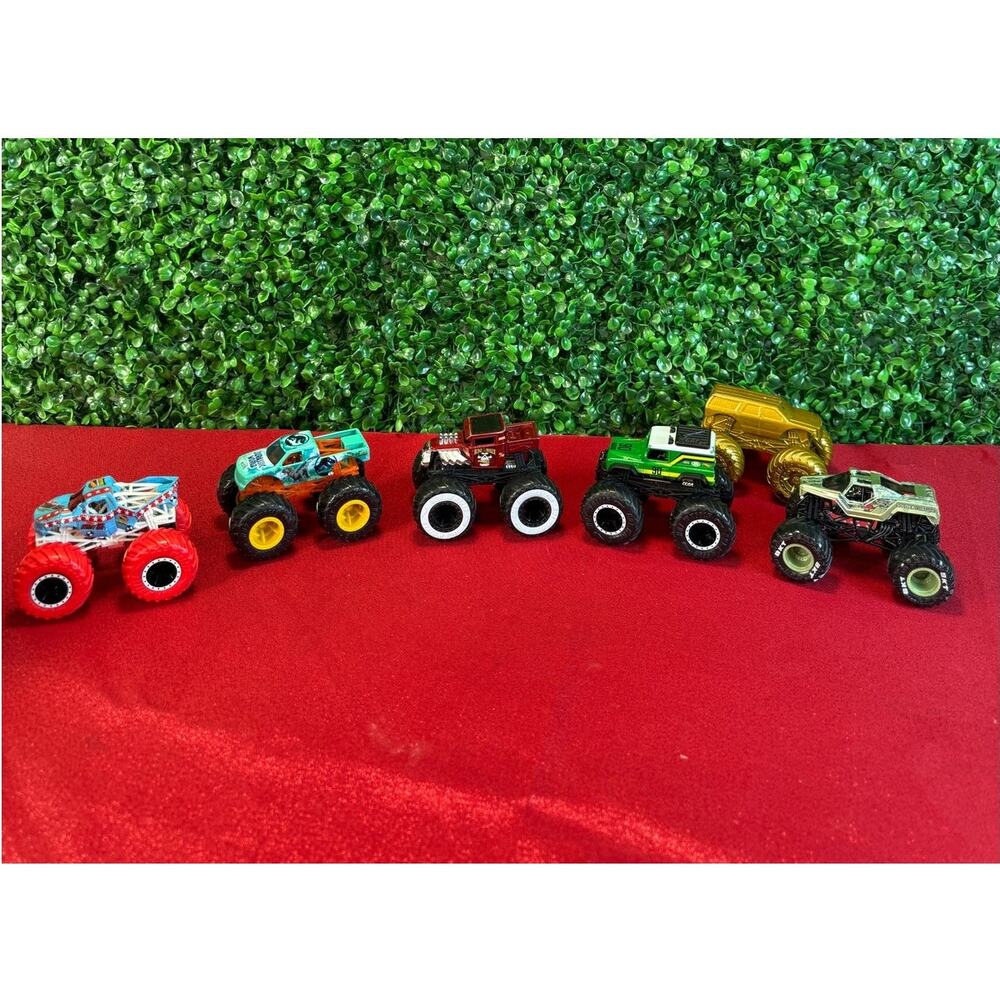 Hot Wheels Monster Trucks 1:64 Diecast Lot of 6 Bone Shaker Jurassic World Jam